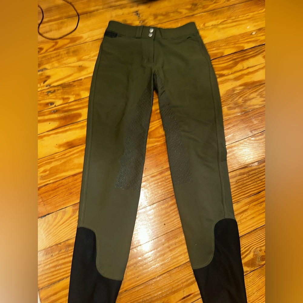 Dover Saddlery Ladies’ Dalton Full-Seat Breech
Size 28
Color~olive (I think?)